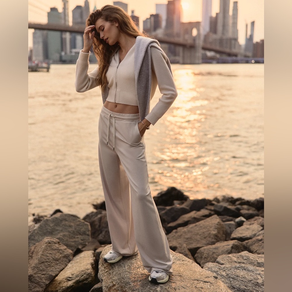 Vuori Essential Wide Legs Pants